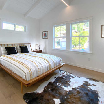 Distinctively Modern in Woodland Hills