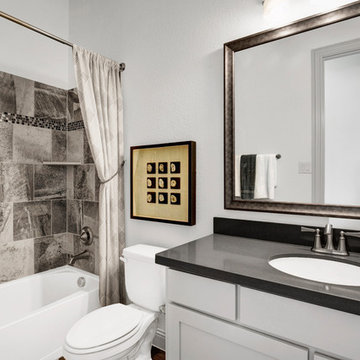 Dallas, Texas | Gateway Parks - Classic Yale Secondary Bathroom