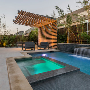 ダラスの小さい長方形コンテンポラリースタイルのおしゃれなプール (コンクリート板舗装 ) の写真