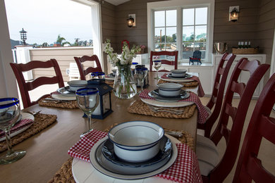 Dining room - traditional dining room idea in Los Angeles