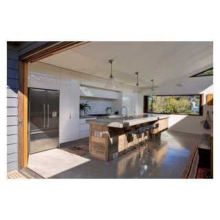 Contemporary Beach House - Beach Style - Kitchen - Sydney - by Zugai ...