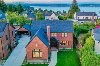 Elegant home design photo in Seattle
