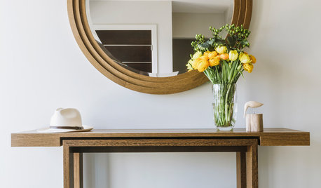 Ditch These 6 Things to Make Your Hallway Feel Bigger