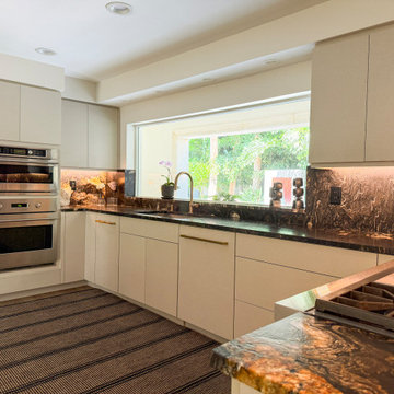Indoor Outdoor Feel for this Modern Kitchen