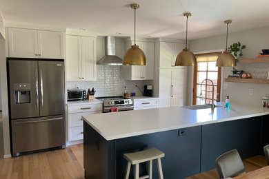 Example of a transitional kitchen design in Phoenix