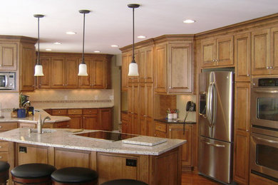Kitchen - traditional kitchen idea in Cincinnati