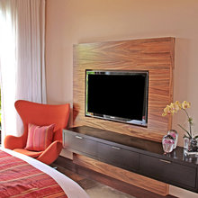 Floating media console