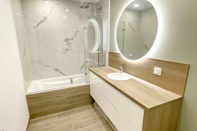 Exemple d'une salle de bain tendance.