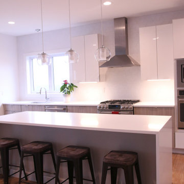 Bright Modern Kitchen