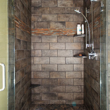 Tile Tub/ Master Bathroom