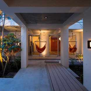 東京23区のモダンスタイルのおしゃれな中庭のテラス (コンクリート敷き 、日よけなし) の写真