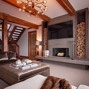 Idées déco pour une salle de cinéma rétro de taille moyenne et fermée avec un mur blanc, moquette et un téléviseur fixé au mur.