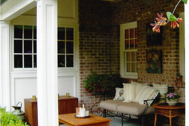 Inspiration for a timeless porch remodel in New York