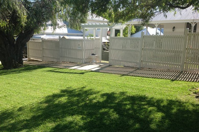 Design ideas for a contemporary front yard garden in Perth with a garden path.