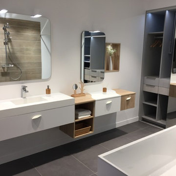 salle de bains contemporaine avec dressing
