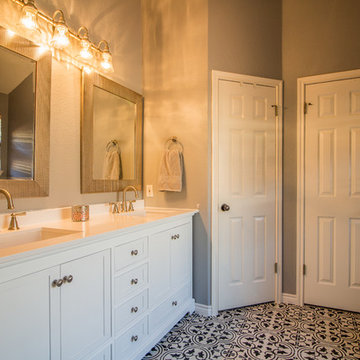 Basic 90's to fashion forward master bath