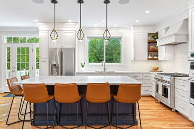 Eat-in kitchen - large transitional l-shaped light wood floor eat-in kitchen idea in Other with an undermount sink, shaker cabinets, white cabinets, quartzite countertops, white backsplash, ceramic backsplash, stainless steel appliances, an island and gray countertops