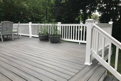 Design ideas for a mid-sized arts and crafts backyard deck in New York with no cover.