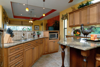 Kitchen - kitchen idea in Orlando