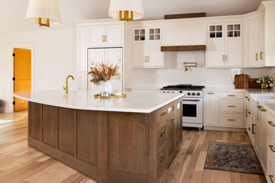 Example of a kitchen design in Austin