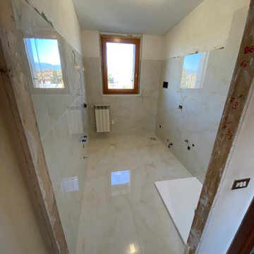 Bagno in marmo panna