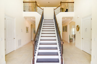 Minimalist staircase photo in Orlando