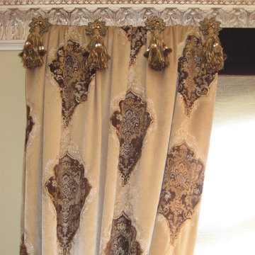 Traditional entrance Foyer