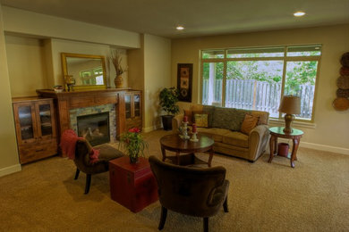 Example of a classic living room design in Portland