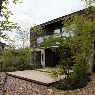 大阪のモダンスタイルのおしゃれな前庭 (デッキ材舗装) の写真