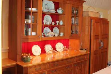 Example of a classic kitchen design in Toronto