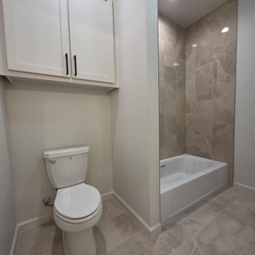 Shared bath between Jack & Jill bedrooms