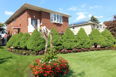 Photo of a traditional landscaping in New York.