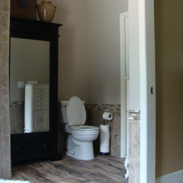 Warm neutral bathroom
