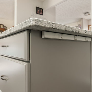 Kitchen Remodel Done in a Subtle Two-Tone Color