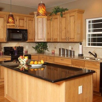 Knotted Oak Kitchen Cabinets