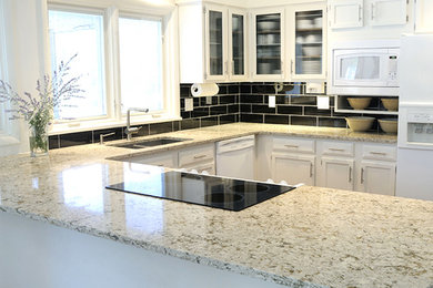 Example of a kitchen design in Tampa