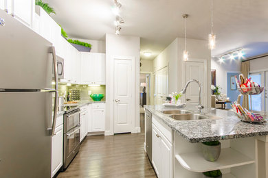 Transitional kitchen photo in Austin