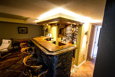 Home bar - home bar idea in Toronto