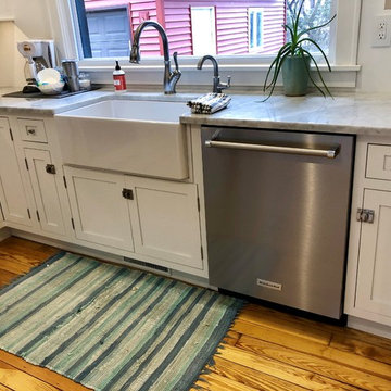 Craftsman Style White Dura Supreme Inset Doors Arabe Scato Vento Marble