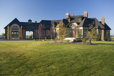 Traditional exterior home idea in Calgary