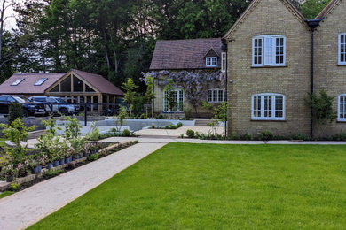 Large contemporary garden in Hertfordshire.