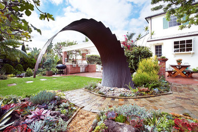Photo of an eclectic landscaping in Orange County.