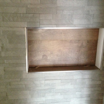 Holzoptik mit grauen Verblendern