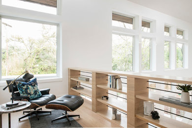 Home office - contemporary home office idea in Austin