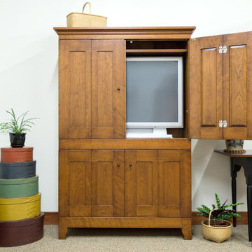 Four Door Bi-Fold TV Cabinet