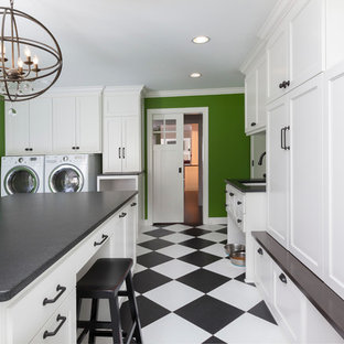 ミルウォーキーの大きいトランジショナルスタイルのおしゃれな洗濯室 (アンダーカウンターシンク、白いキャビネット、御影石カウンター、緑の壁、クッションフロア、左右配置の洗濯機・乾燥機、落し込みパネル扉のキャビネット、マルチカラーの床) の写真