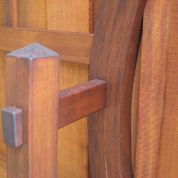 Buttress post