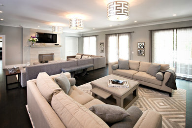Design ideas for a transitional family room in Chicago.