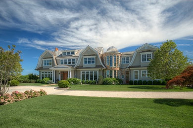 Inspiration for a timeless exterior home remodel in New York