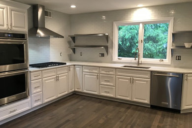 Example of a kitchen design in New York